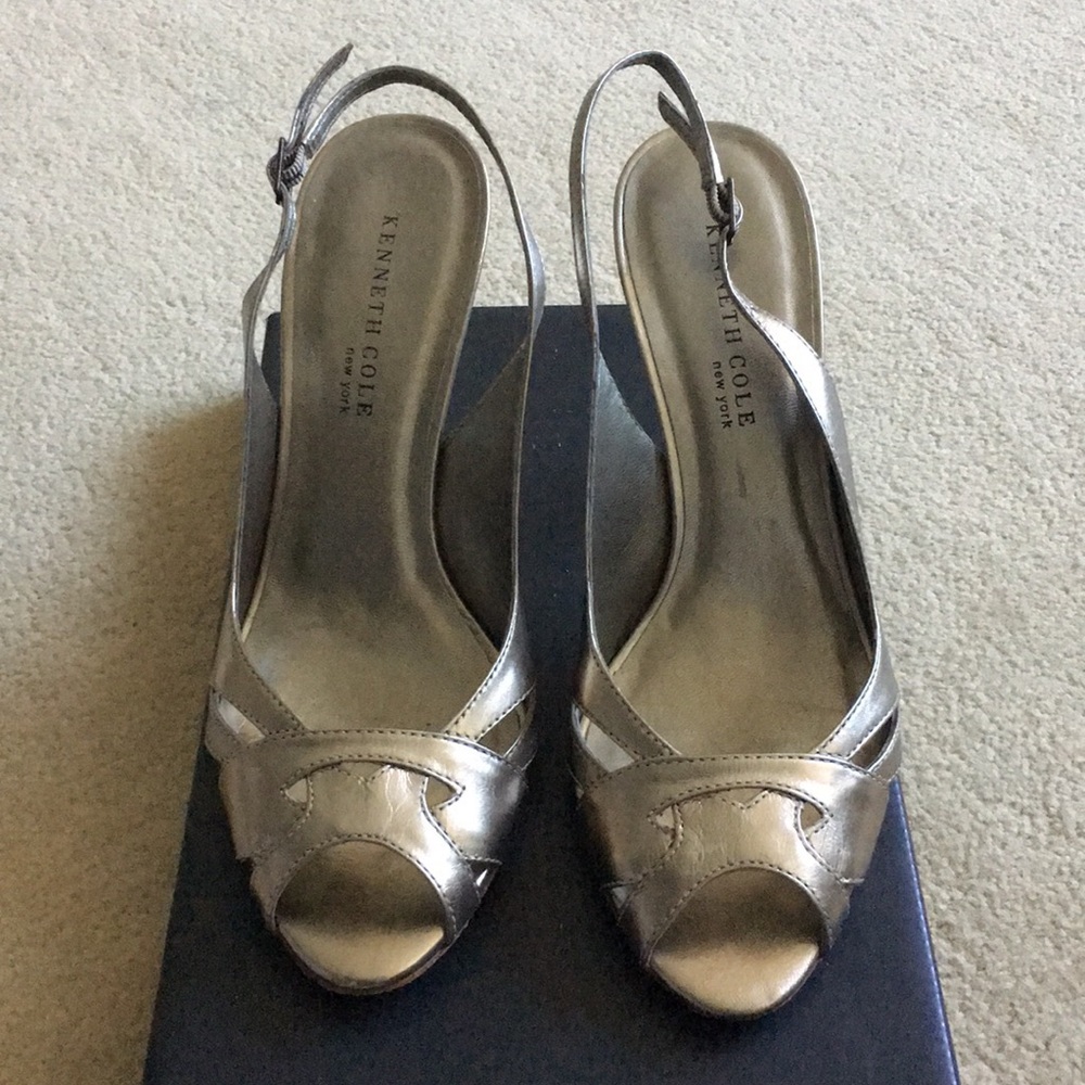 Kenneth Cole Finders Peepers Gold Heels